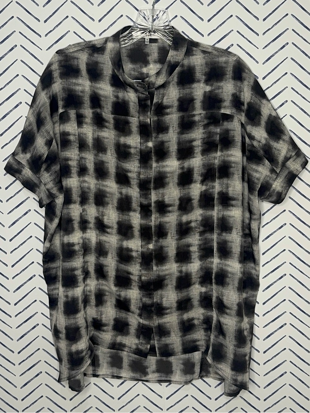 Ro & De short-sleeve lightweight women's shirt black & gray medium